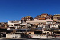 噶丹松赞林寺景点天气实景图
